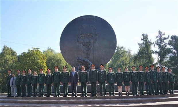 vietnamese teams at army games 2022 receive encouragement picture 1