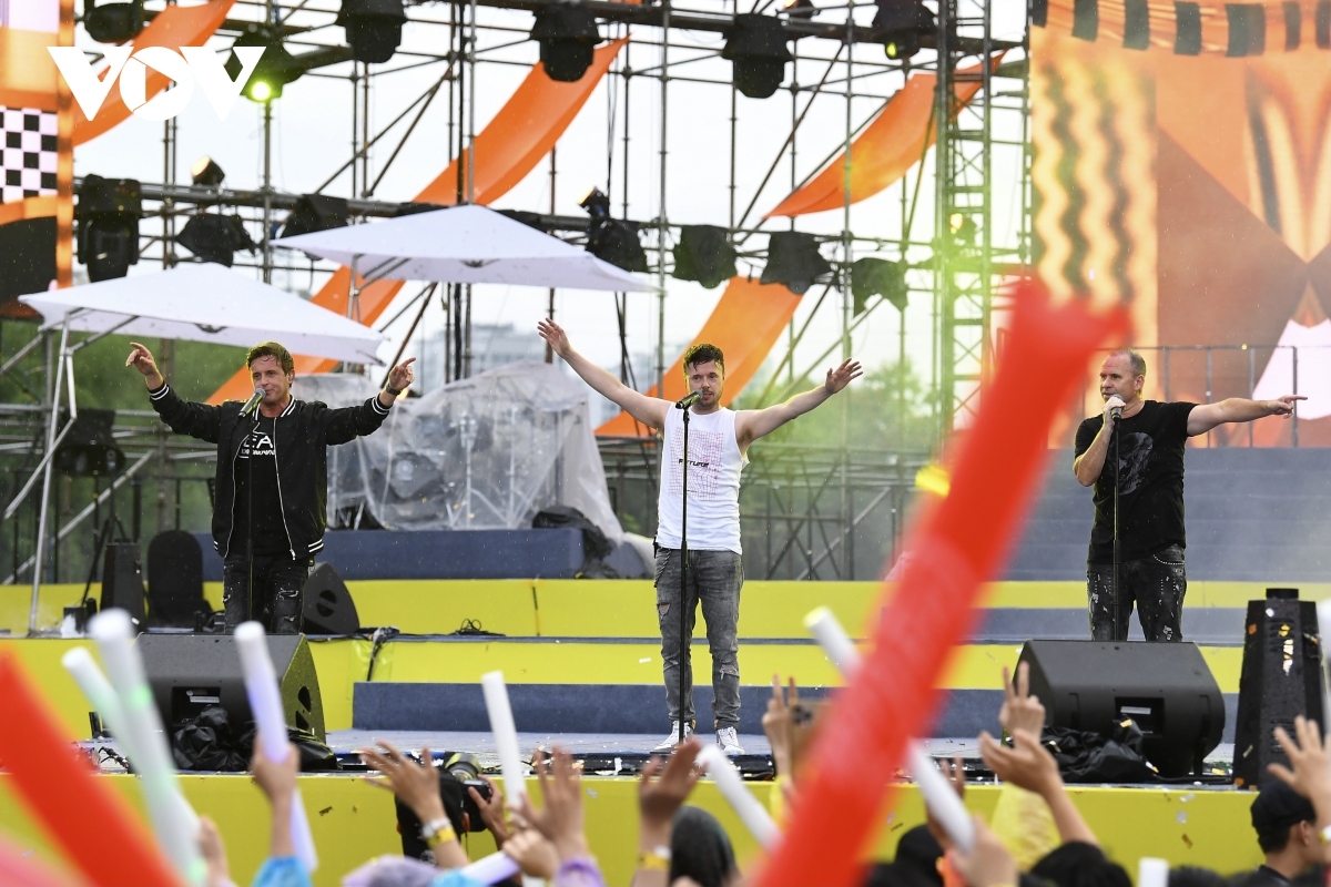 legendary boybands thrill music lovers at hay glamping festival in hanoi picture 12 legendary boybands thrill music lovers at hay glamping festival in hanoi picture 12