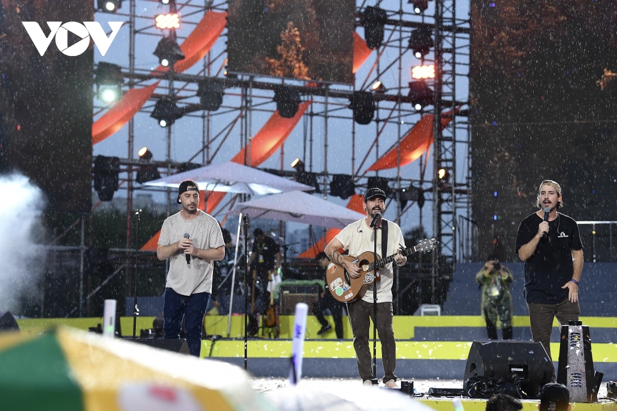 legendary boybands thrill music lovers at hay glamping festival in hanoi picture 14 legendary boybands thrill music lovers at hay glamping festival in hanoi picture 14