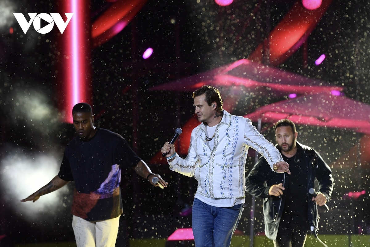 legendary boybands thrill music lovers at hay glamping festival in hanoi picture 4 legendary boybands thrill music lovers at hay glamping festival in hanoi picture 4