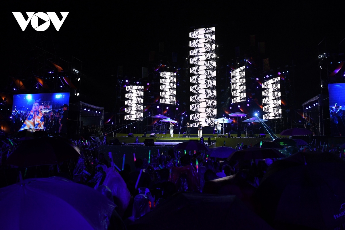 legendary boybands thrill music lovers at hay glamping festival in hanoi picture 5