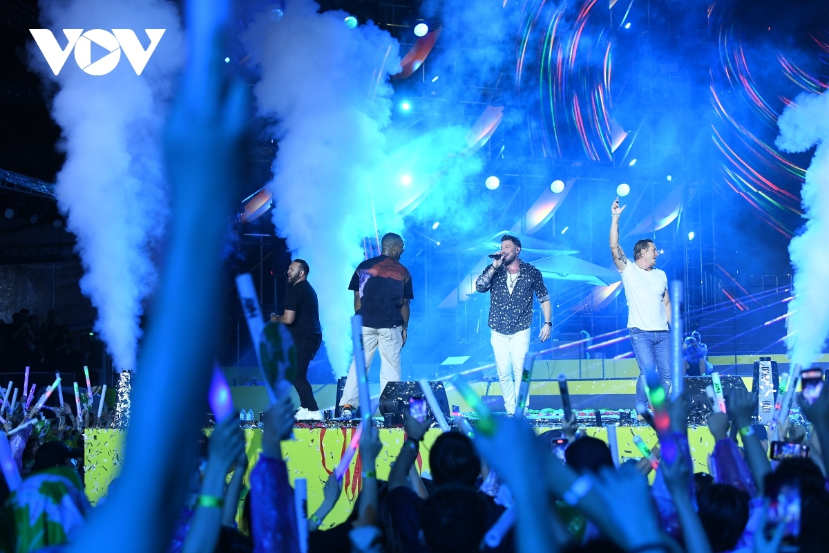legendary boybands thrill music lovers at hay glamping festival in hanoi picture 6 legendary boybands thrill music lovers at hay glamping festival in hanoi picture 6