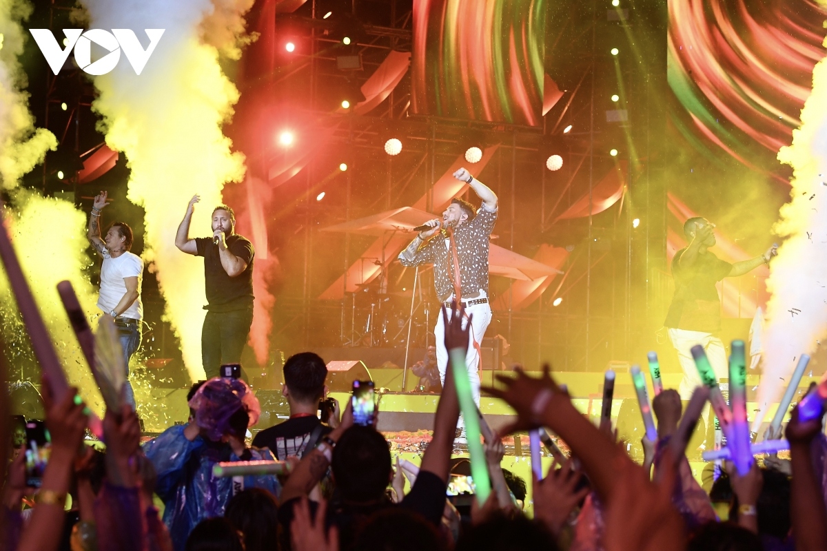 legendary boybands thrill music lovers at hay glamping festival in hanoi picture 7
