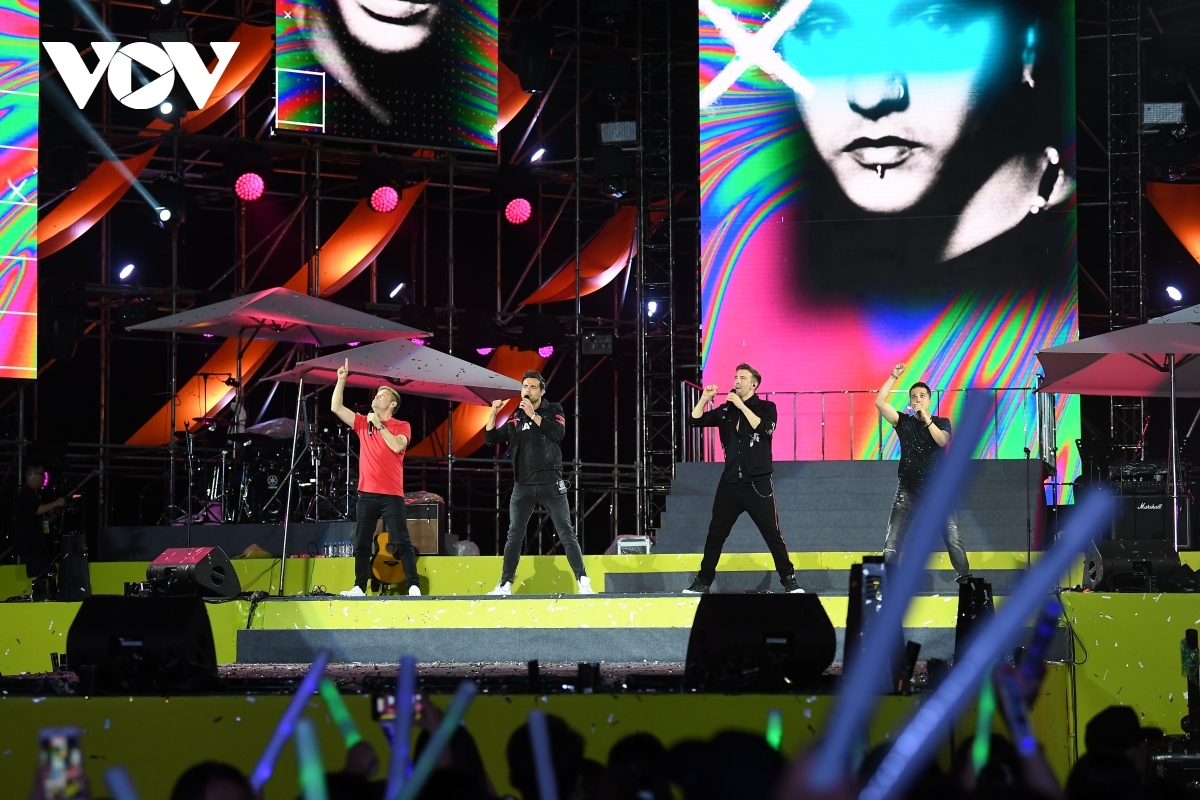 Legendary boybands thrill music lovers at HAY Glamping Festival in Hanoi