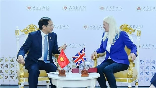 foreign minister holds bilateral meetings on amm-55 sidelines picture 2