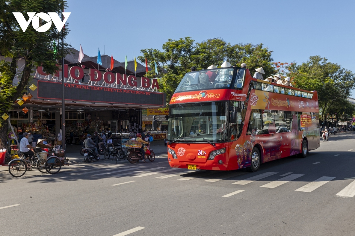 taking a tour of hue on double-decker bus picture 6