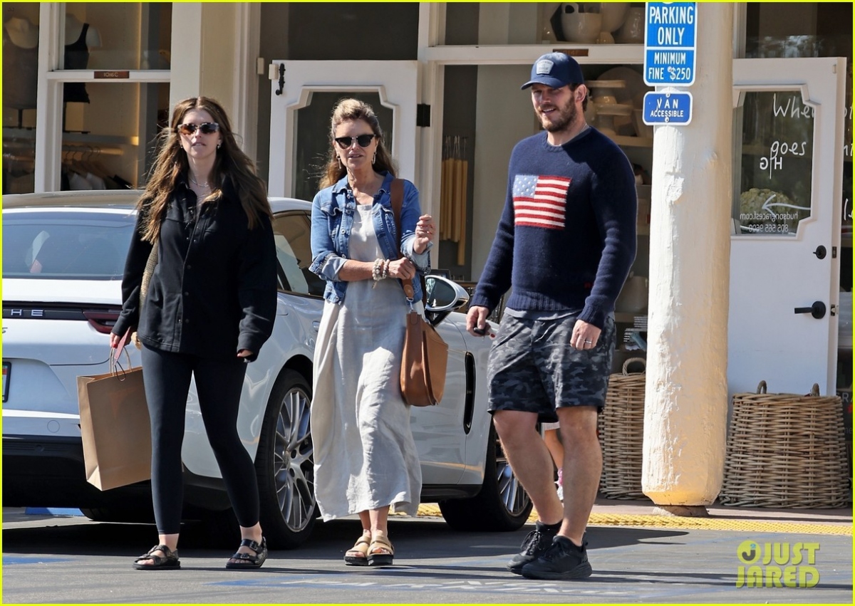 Tài tử Chris Pratt vui vẻ đi ăn trưa cùng mẹ và vợ - Ảnh 6.