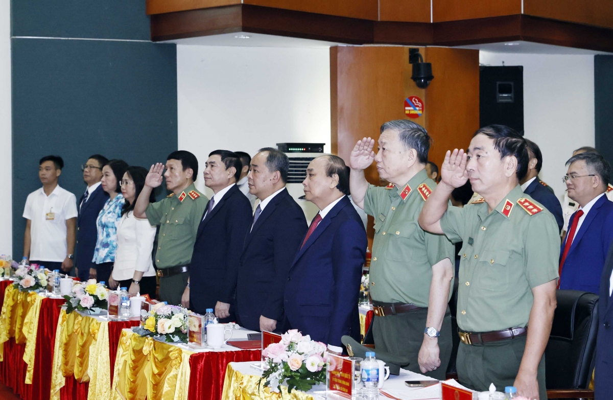 trao danh hiệu anh hùng cho một đơn vị lực lượng tình báo công an nhân dân hình ảnh 2 trao danh hieu anh hung cho mot don vi luc luong tinh bao cong an nhan dan hinh anh 2