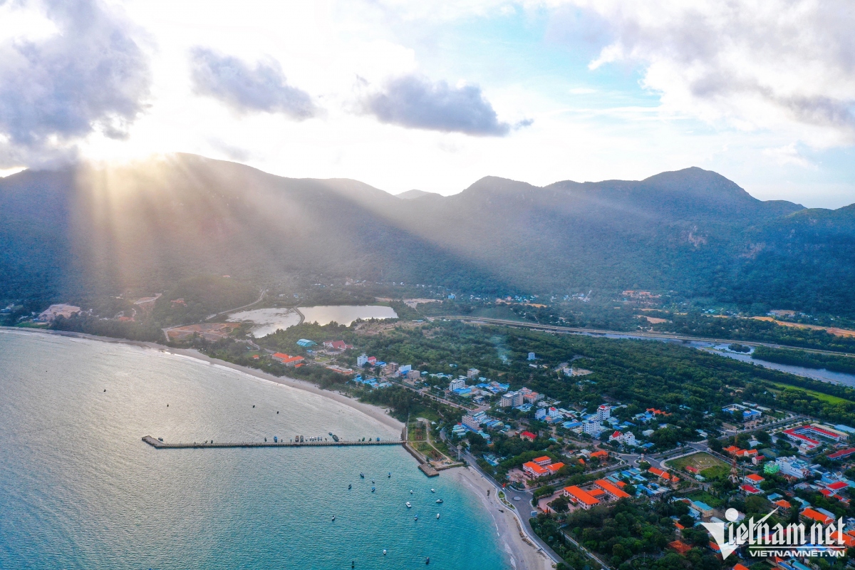 the beauty of con dao as seen from bird s-eye view picture 1