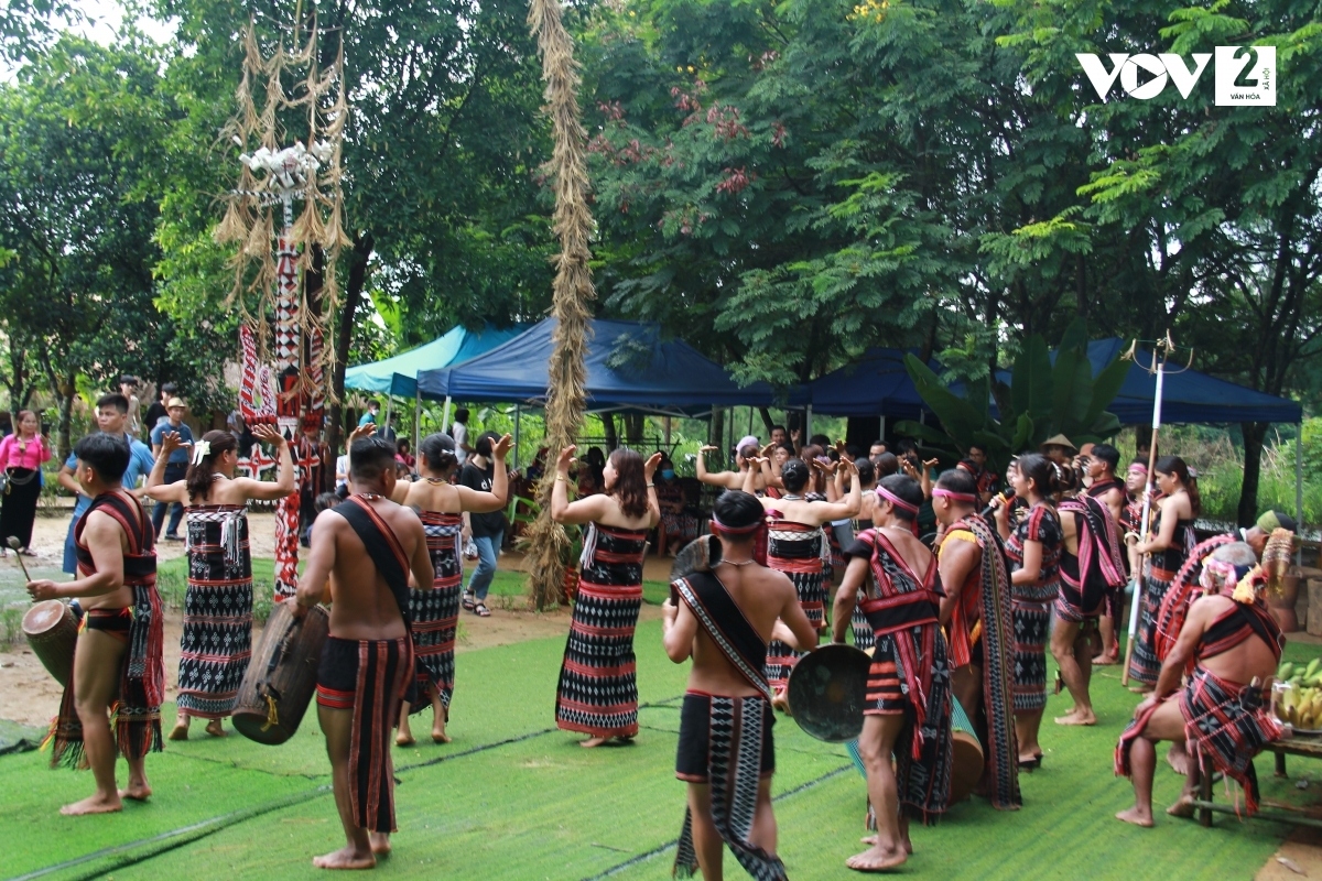 co tu ethnic people celebrate new rice festival picture 8