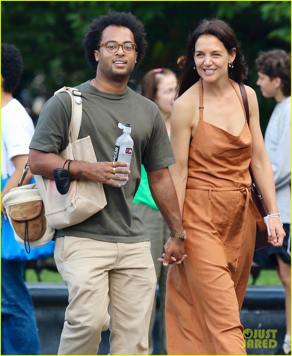 katie holmes rang ro di choi cung ban trai moi dip cuoi tuan hinh anh 2