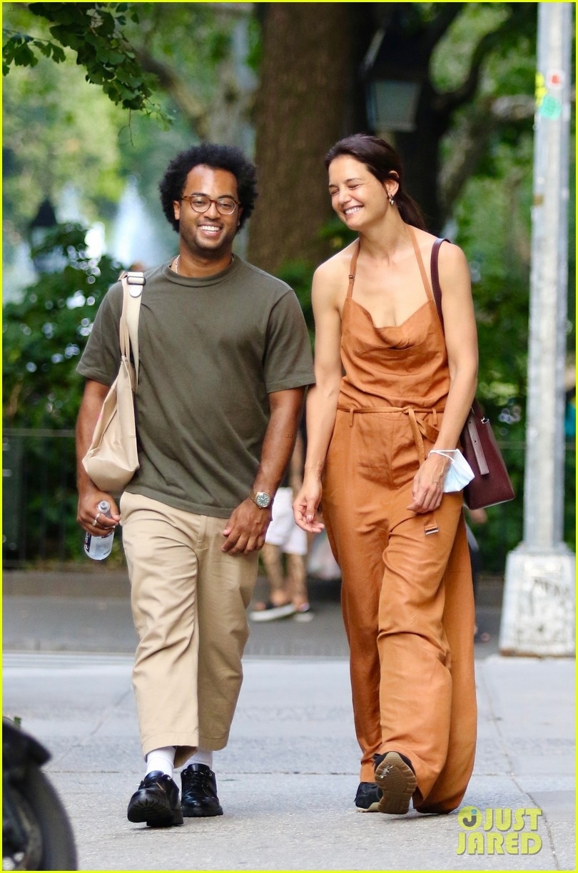 katie holmes rang ro di choi cung ban trai moi dip cuoi tuan hinh anh 3