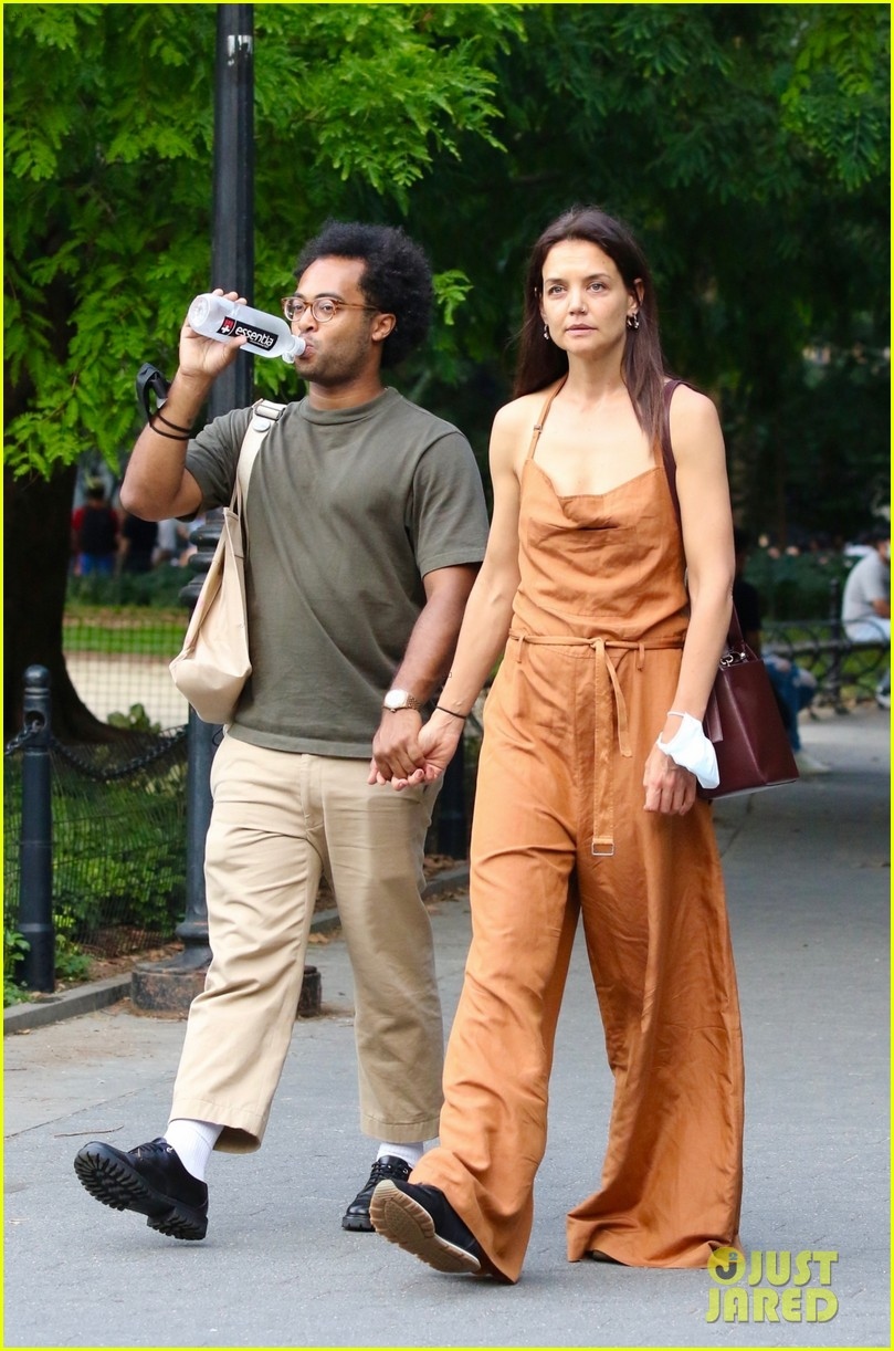 katie holmes rang ro di choi cung ban trai moi dip cuoi tuan hinh anh 4