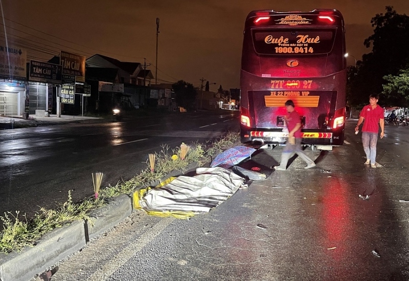 nu cong nhan tren duong di lam ve bi xe tong tu vong hinh anh 1