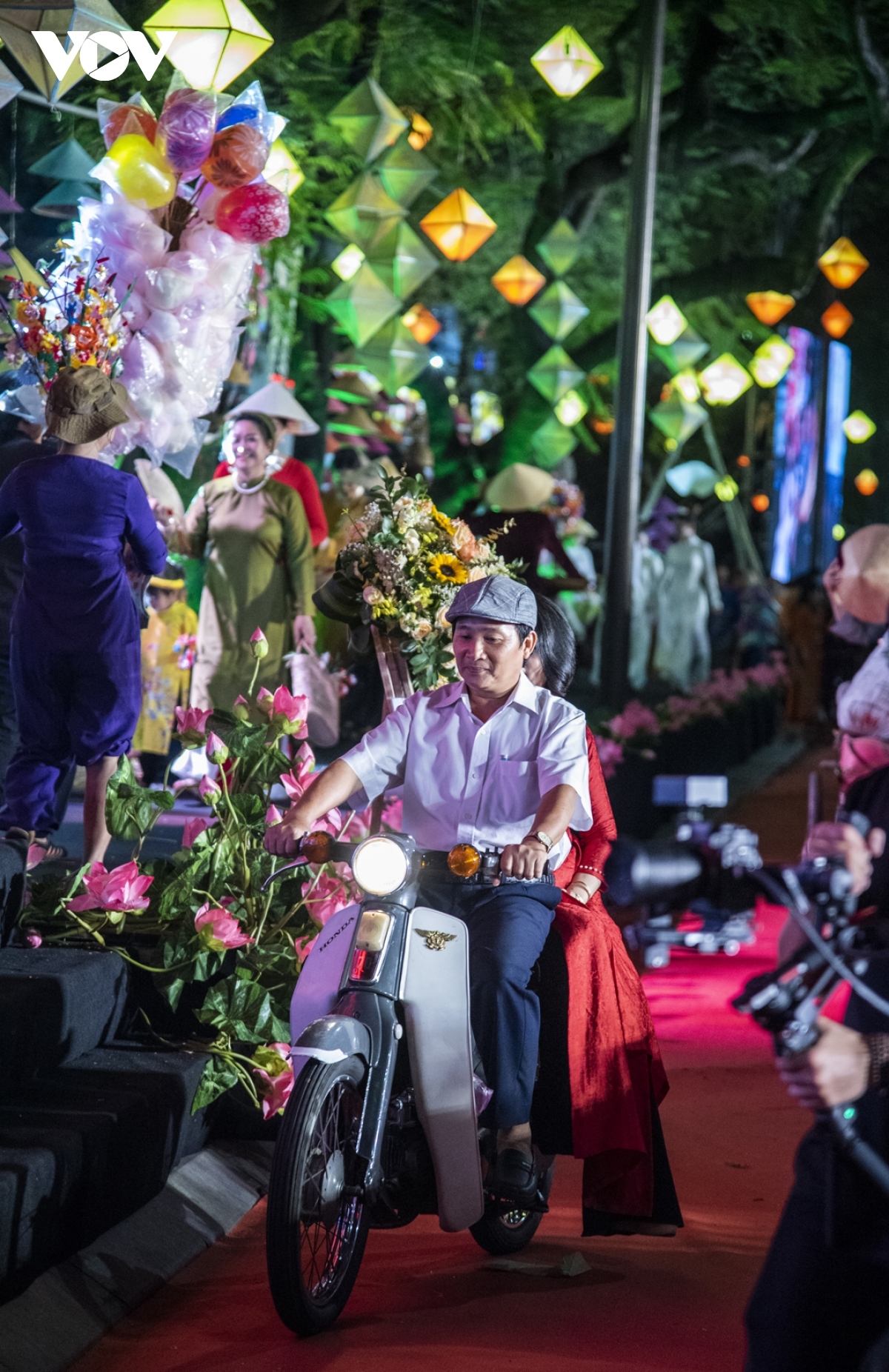 old hue market recreated at cultural event to celebrate national day picture 11