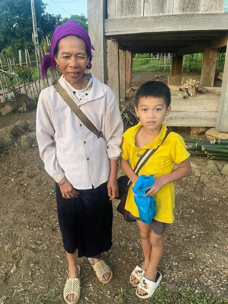 chau be 9 tuoi o van ho son la di lac duoc dua ve nha an toan hinh anh 1