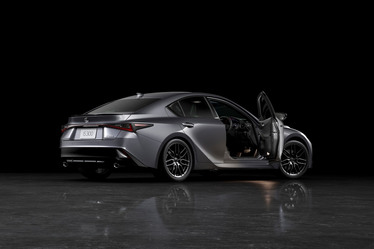 lexus is300 va is350 co them phien ban dac biet f sport mode black iii hinh anh 3