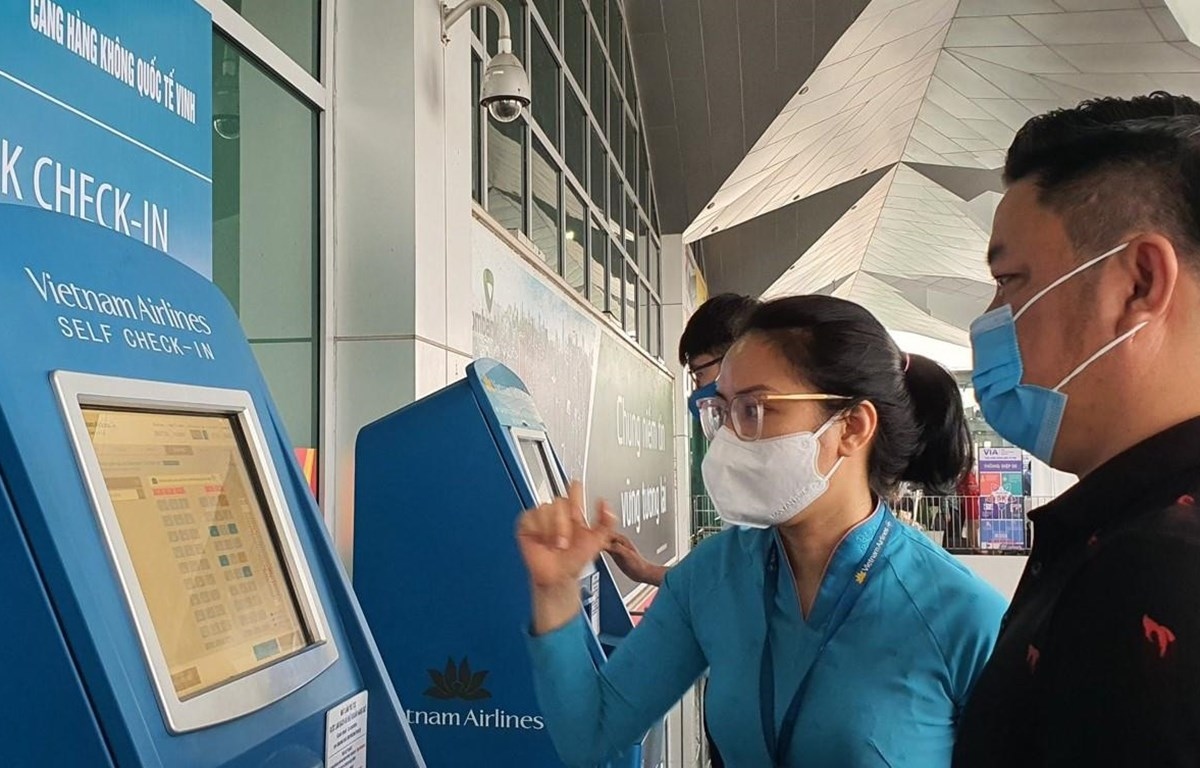 vietnam airlines launches check-in online service at phu bai airport picture 1