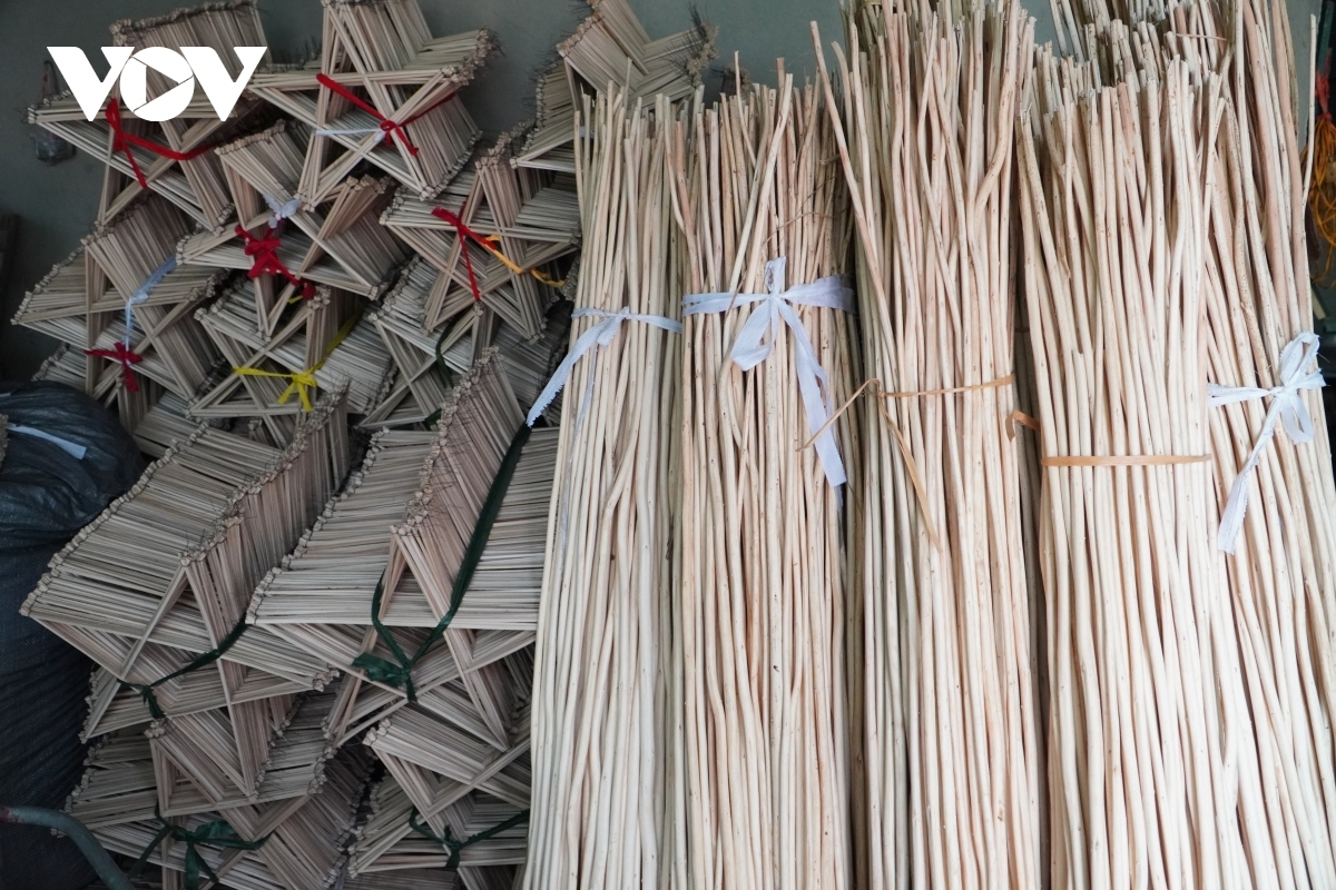 lantern making village busy ahead of mid-autumn festival picture 3