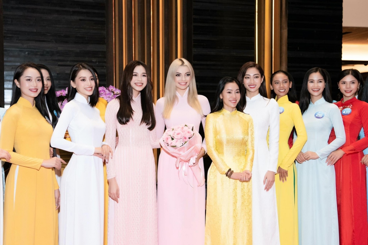 foreign beauties appear charming whilst wearing ao dai picture 4