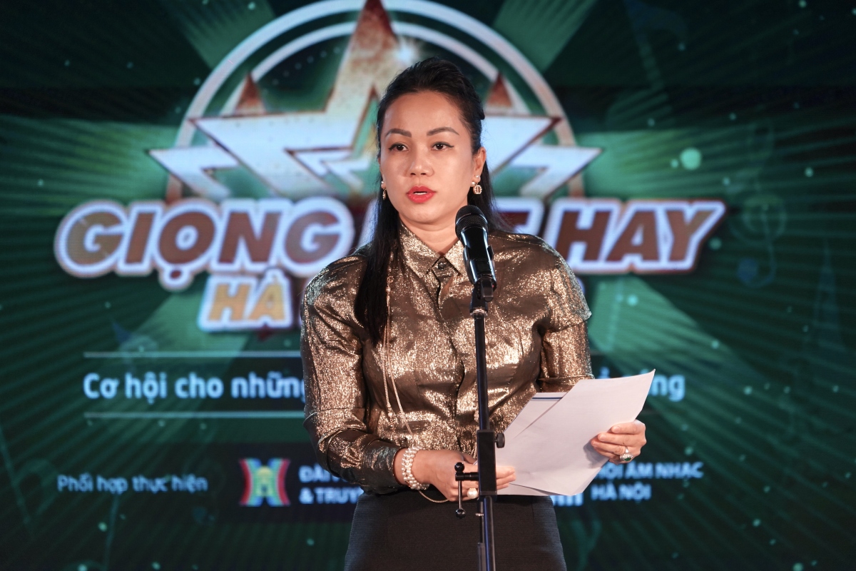 diva hong nhung, Duc tuan hat trong chung ket giong hat hay ha noi 2022 hinh anh 1