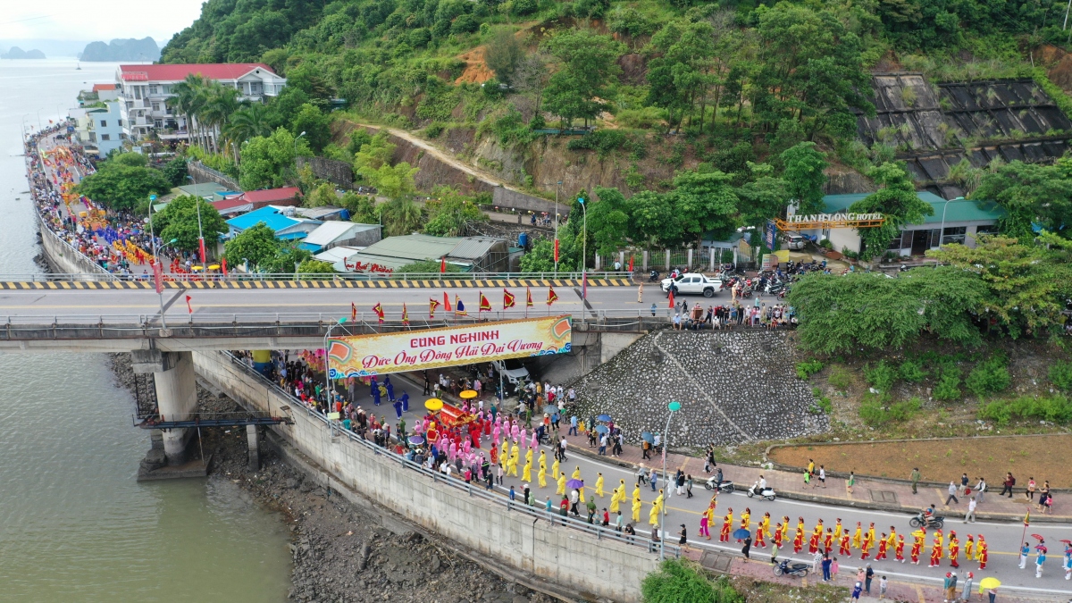 ron rang le hoi den cua Ong tai quang ninh hinh anh 1