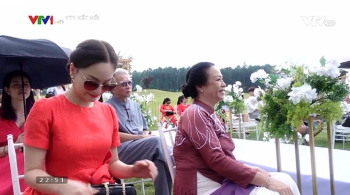 khan gia khoc, gian bien kich vi tham canh cua ba nga thuong ngay nang ve hinh anh 4