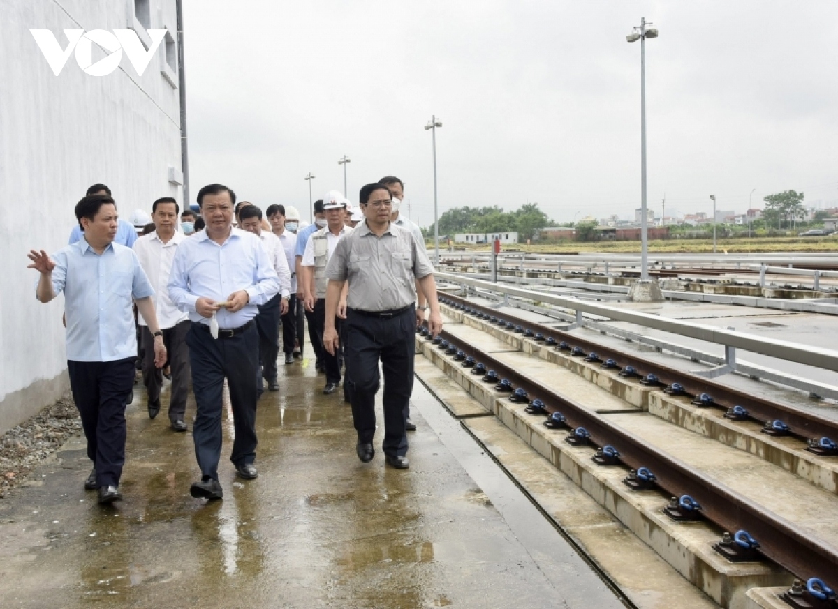 pm helps remove obstacles for us 1.42 bln hanoi urban rail line picture 1