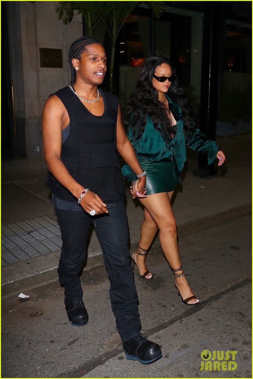 Rihanna diện mốt khoe nội y nóng bỏng đi chơi đêm cùng bạn trai - Ảnh 4.