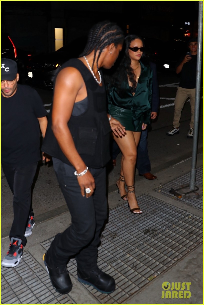 Rihanna diện mốt khoe nội y nóng bỏng đi chơi đêm cùng bạn trai - Ảnh 7.