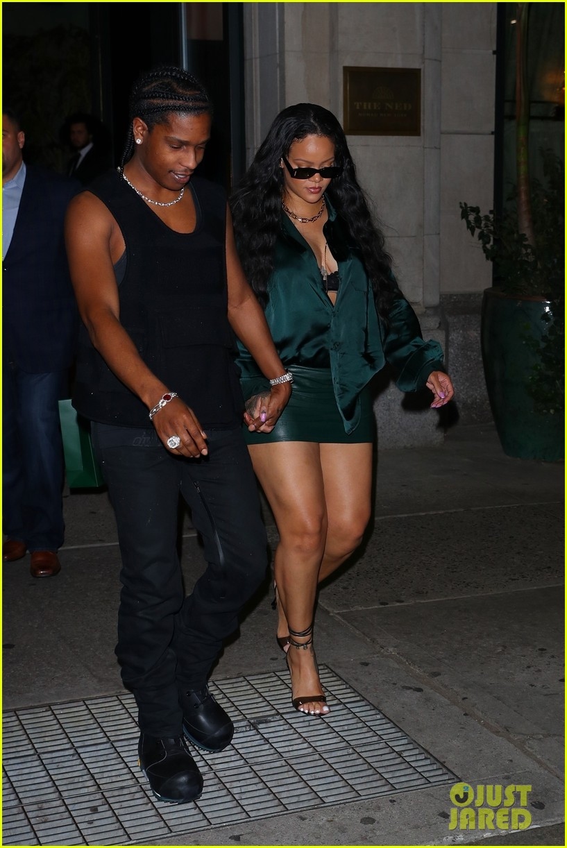 Rihanna diện mốt khoe nội y nóng bỏng đi chơi đêm cùng bạn trai - Ảnh 8.