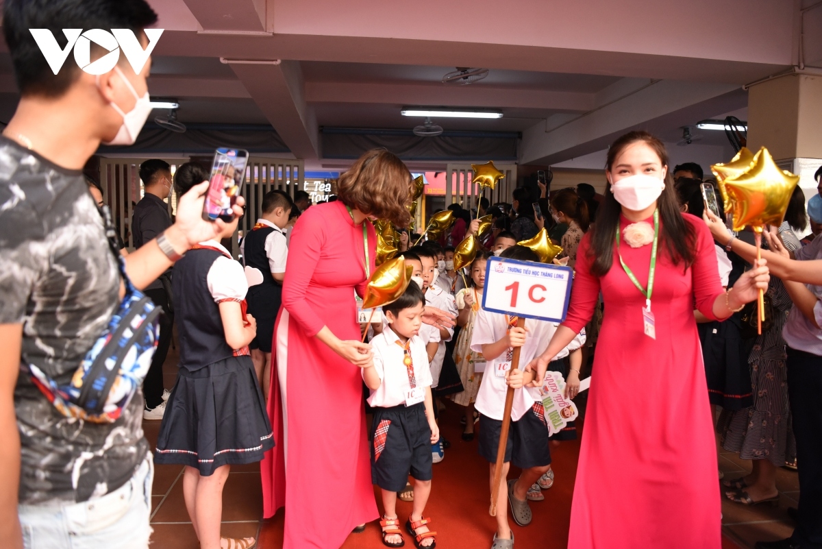 hanoi welcomes first grade students back for new academic year picture 10