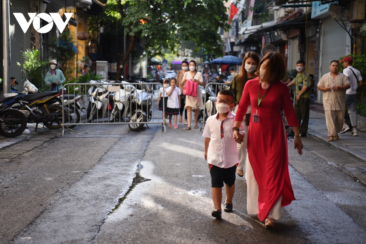 hanoi welcomes first grade students back for new academic year picture 3