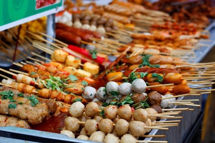 Foreign writer reveals how to find delicious street food in Vietnam