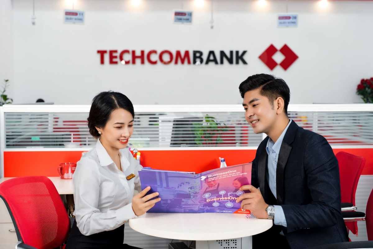 techcombank duoc vinh danh la ngan hang ban le tot nhat 2022 hinh anh 1