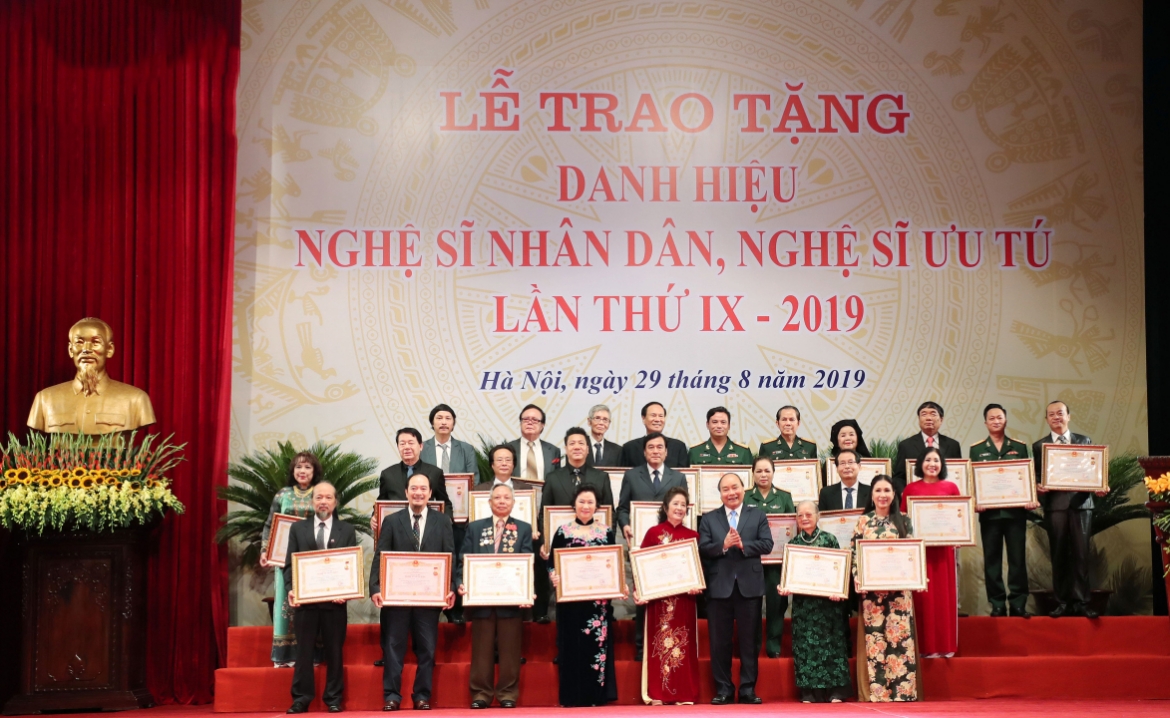 "Không thể dựa vào dư luận để tước danh hiệu NSND,NSƯT của nghệ sĩ"