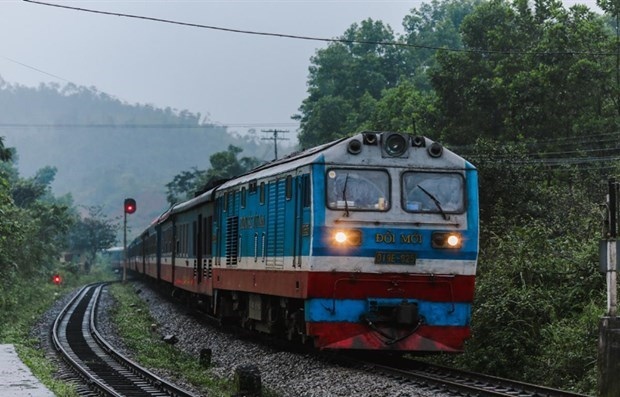 trains to increase during national day holiday picture 1