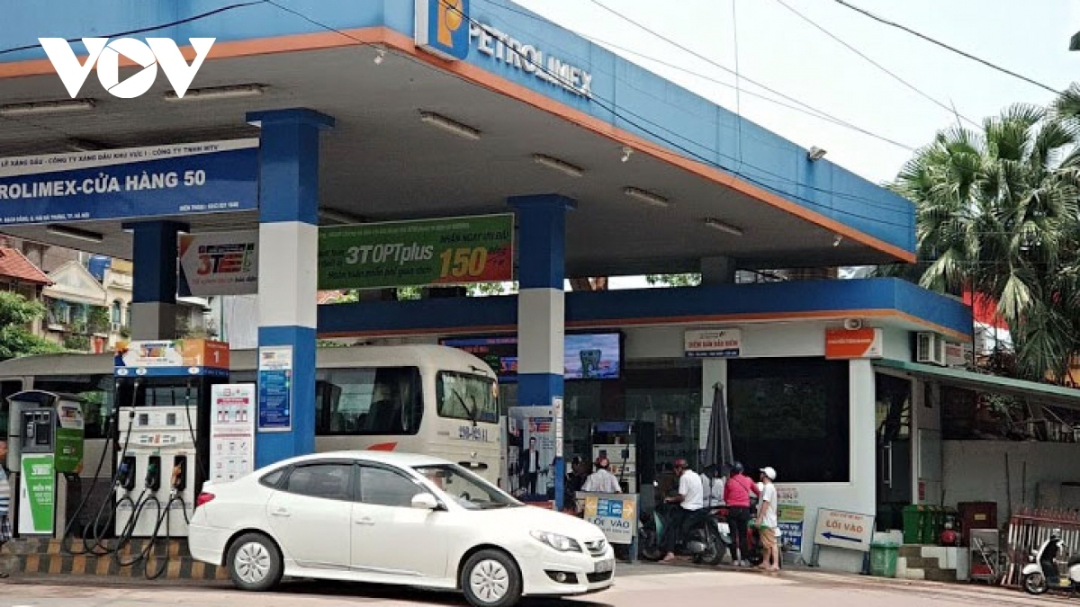 petrol prices record fourth consecutive decline picture 1