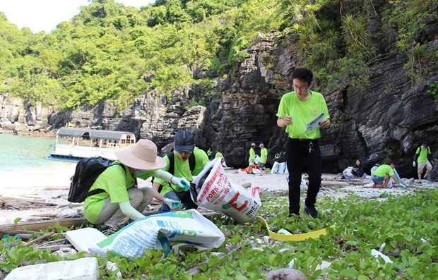 workshop calls for actions against plastic waste in ha long bay picture 1