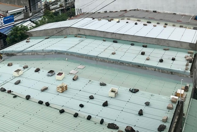 Cận cảnh người Đà Nẵng hối hả gia cố mái nhà chống siêu bão