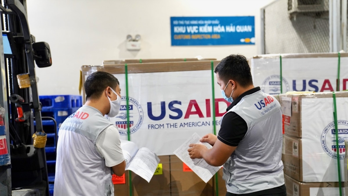 US announces 10 more liquid oxygen systems for Vietnam’s hospitals