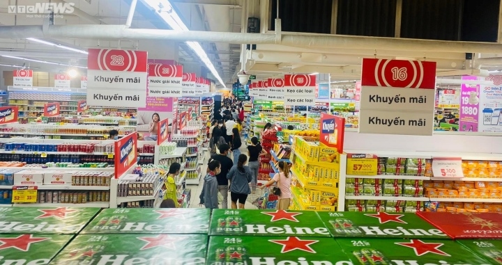 residents in central regionstock up ahead of typhoon noru land fall picture 2