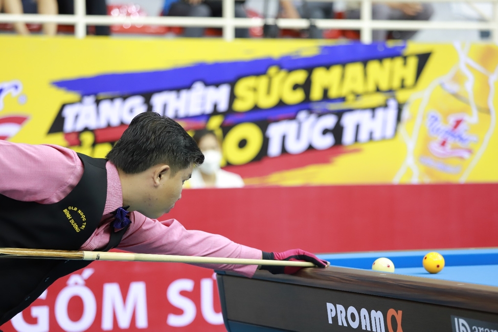 Number 1 tiếp sức 64 cơ thủ tranh tài giải billiards carom quốc tế Bình Dương