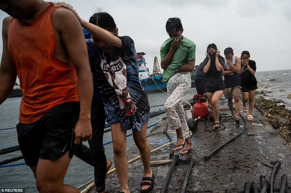 sieu bao noru do bo philippines, hang nghin nguoi dan phai so tan hinh anh 3