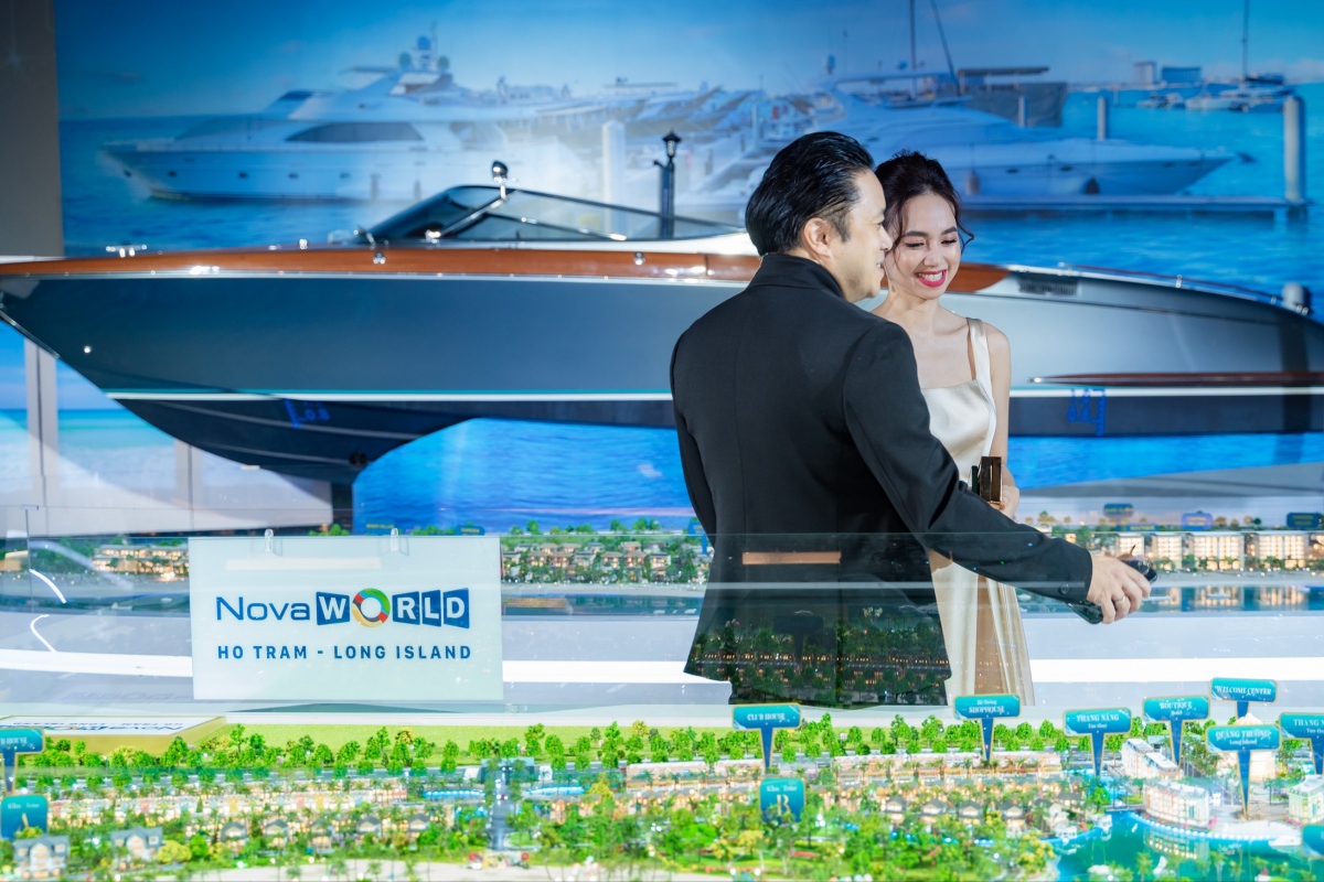 vợ chồng victor vũ ấn tượng với biệt thự du thuyền cập bến tại gia ở novaworld hình ảnh 3 vo chong victor vu an tuong voi biet thu du thuyen cap ben tai gia o novaworld hinh anh 3