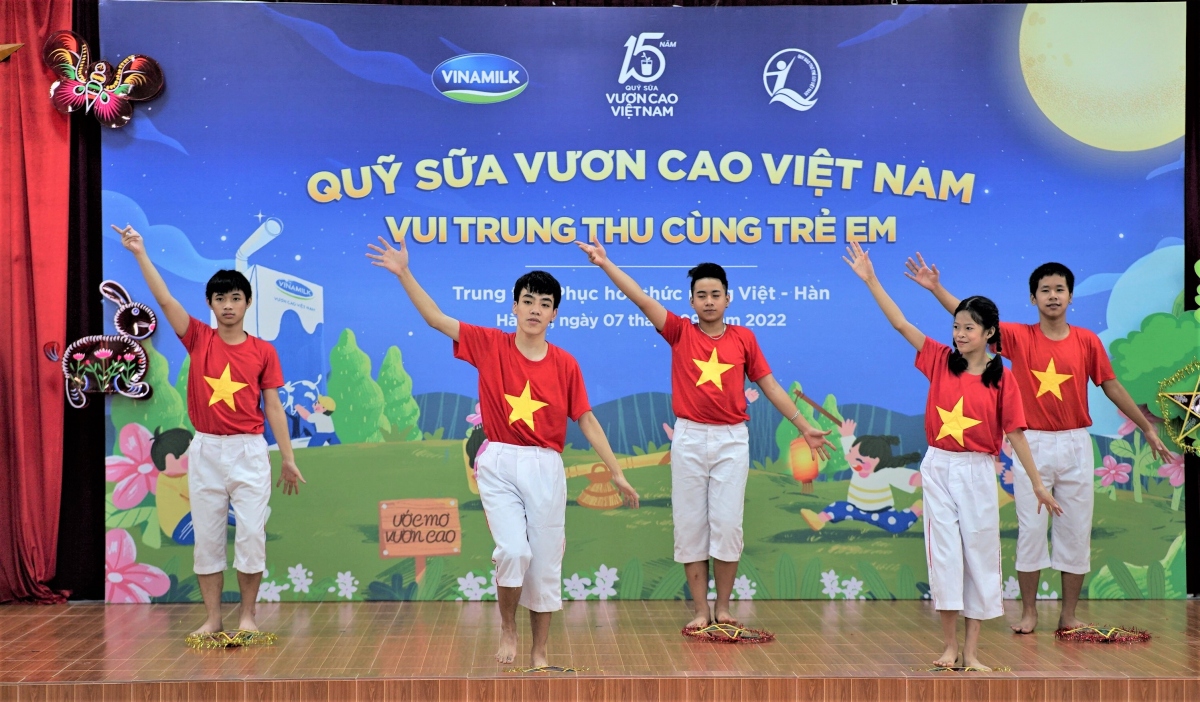 them 1 mua trung thu am ap trong hanh trinh 15 nam cua quy sua vuon cao viet nam hinh anh 3