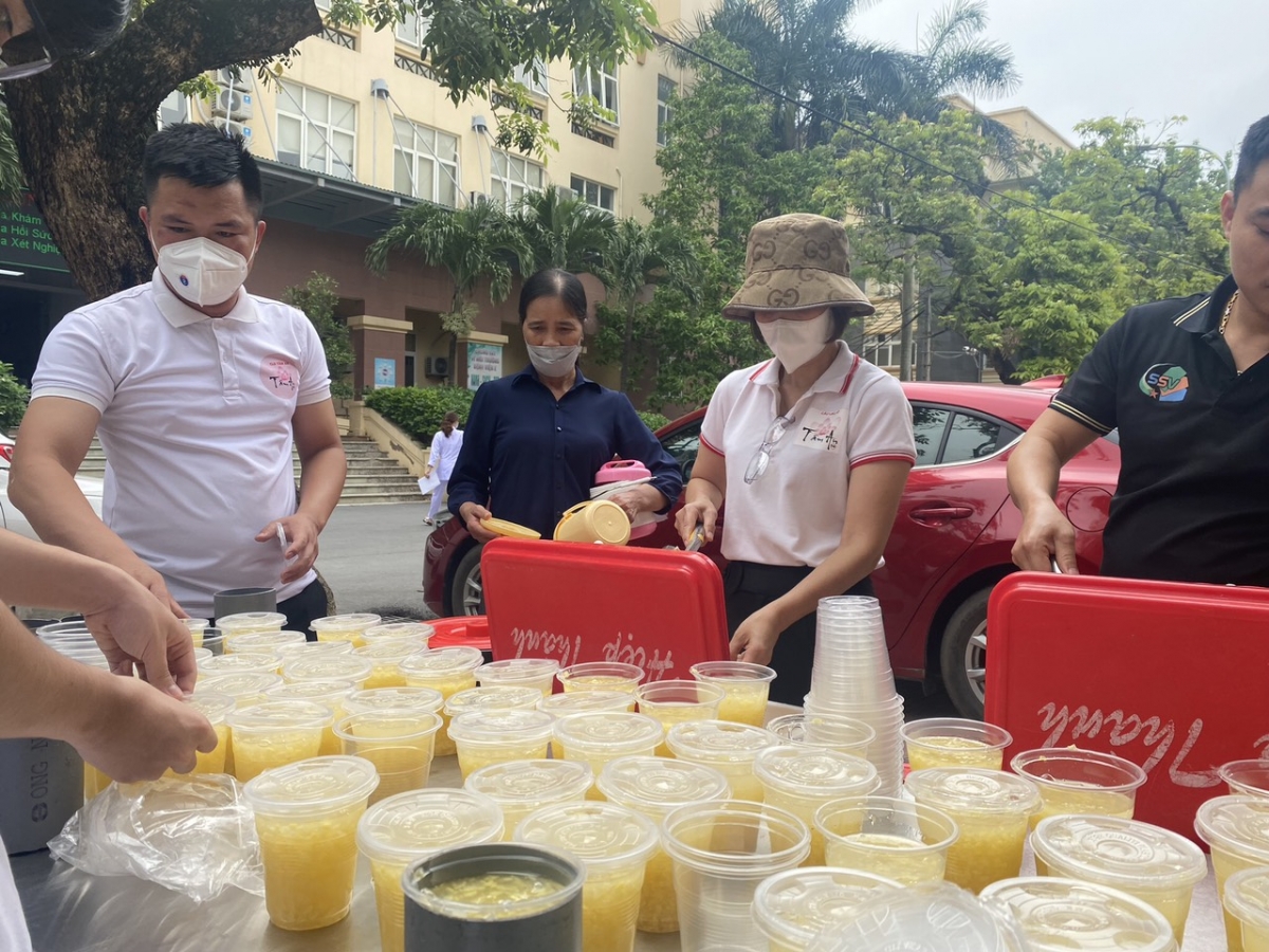 “Nồi cháo yêu thương” 20 năm đồng hành cùng bệnh nhân nghèo