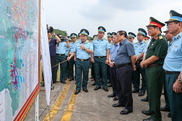 thu tuong tham trung doan khong quan tiem kich, khao sat san bay quan su yen bai hinh anh 7