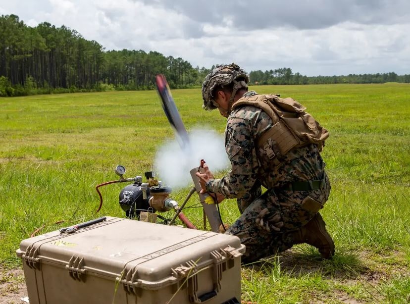 hanh tung bi an cua uav cam tu phoenix ghost tren chien truong ukraine hinh anh 1