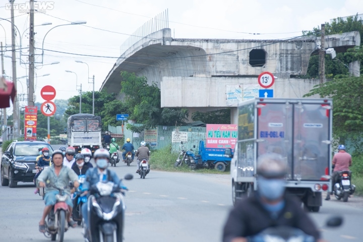 tp.hcm cau tang long dap chieu , cau sat tam op ep khien dan am anh hinh anh 4